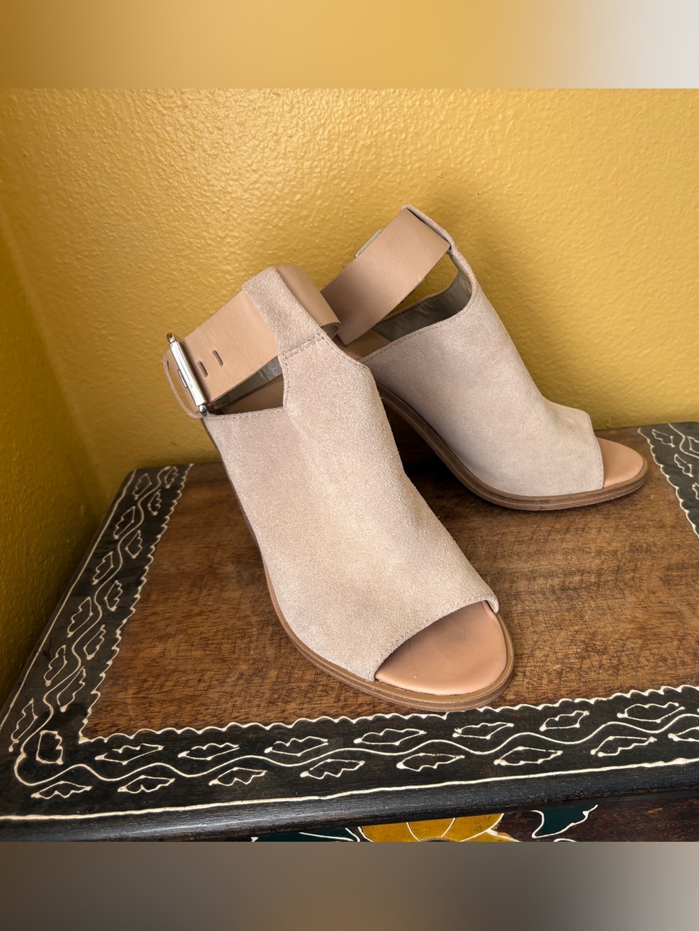 Women’s Marc Fisher Open-Toe Suede Heeled Sandals - Beige - size 7